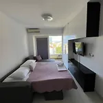 Apartment Just Steps To Sea