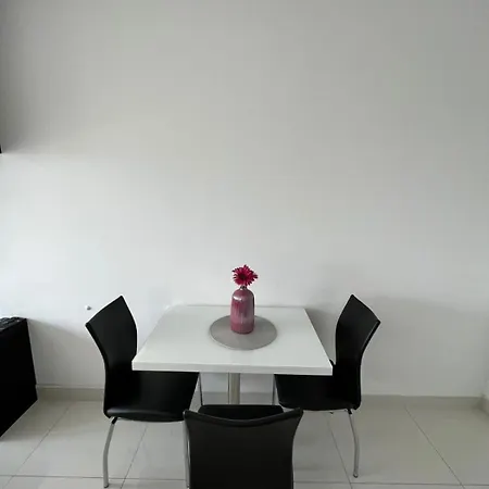Just Steps To Sea Apartman Makarska